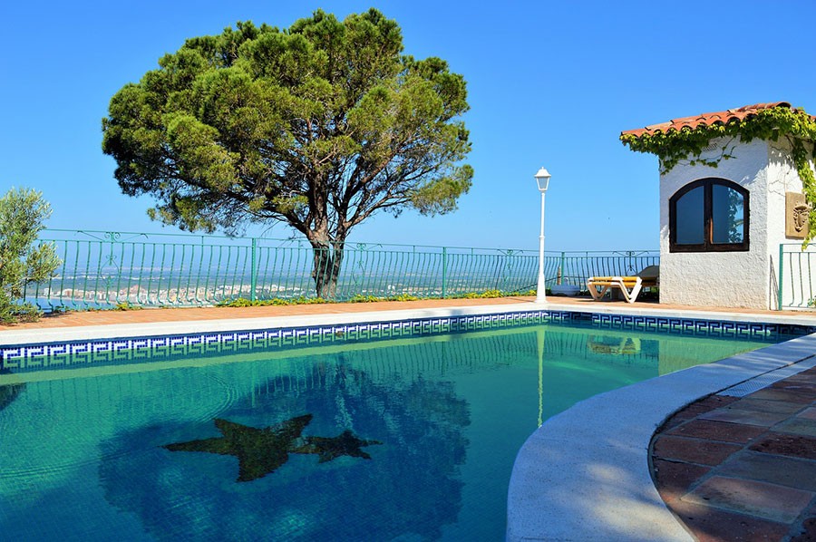 Comment traiter l'eau verte d'une piscine